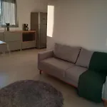 Recem Construido, Mobilia Nova, 2 Vagas De Estacionamento, A 7 Min Da Praia